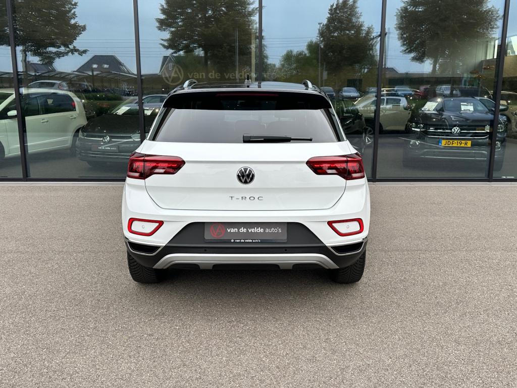 Volkswagen T-roc 1.5 tsi 150pk dsg style | trekhaak | navi | iq light | ada
