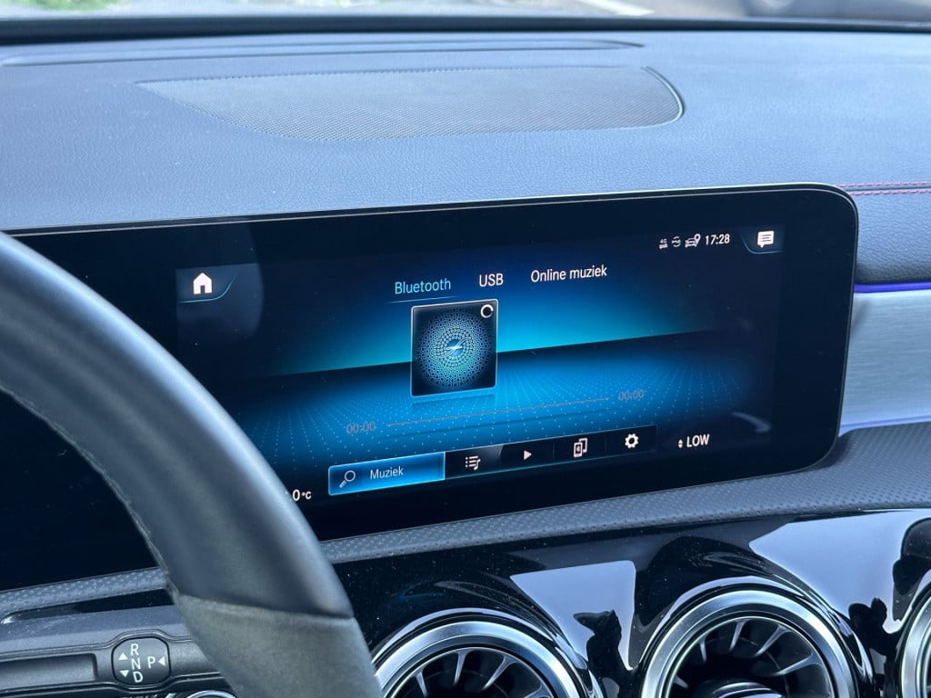 Mercedes-Benz Cla 250 e business solution amg limited l panoramadak l sfeer