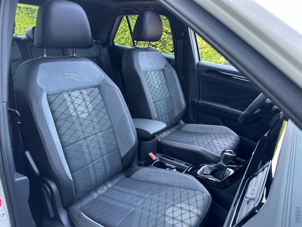 Volkswagen T-roc 1.5 tsi 150pk dsg r-line | black style | panoramadak | cam