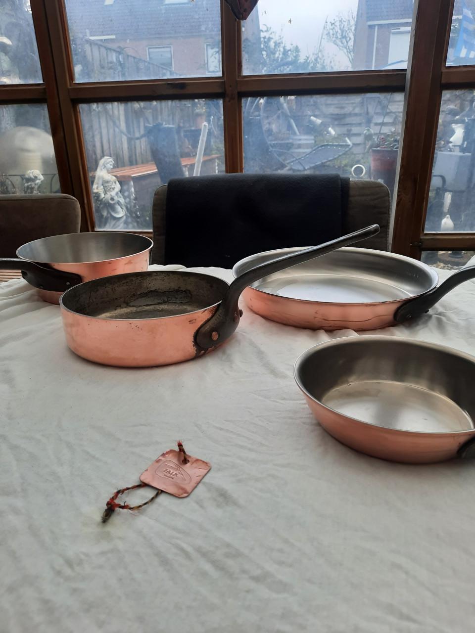 Te koop koperen pannen