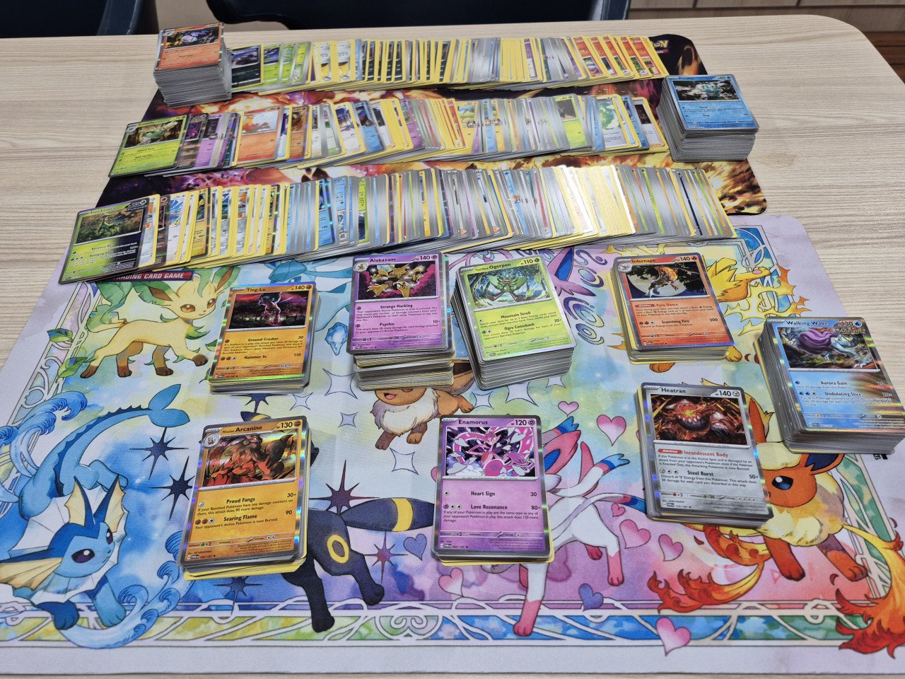 Mooie partij van 800 pokemon kaarten. Holo's en normale