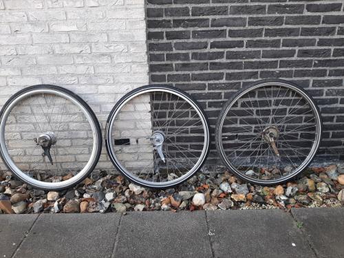 3 tal fiets voorwielen 28 inch per stuk te koop