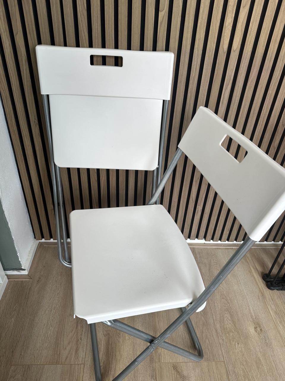 2 stuks klapstoelen