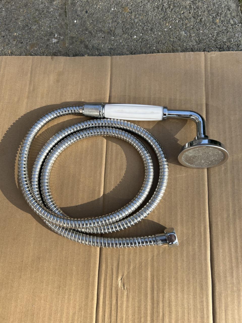 Te koop nieuwe douche slang plus nieuwe sproekop