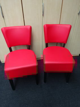 Setje nieuwe skaaileer stoelen