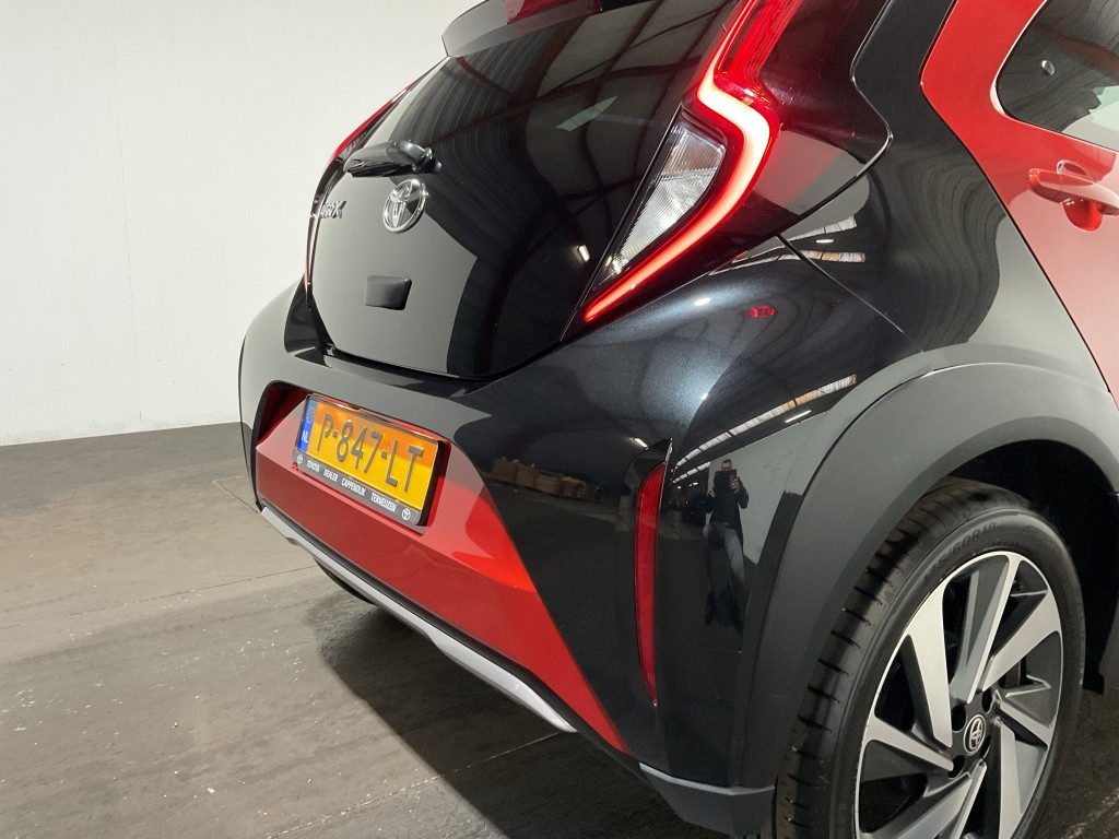 Toyota Aygo x 1.0 vvt-i mt envy | clima | navi | jbl | camera