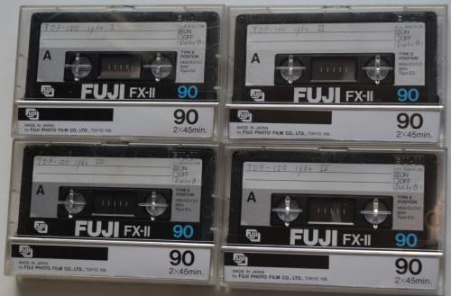 Vier cassettebandjes (Fuji) met de  Top 100 van 1964.