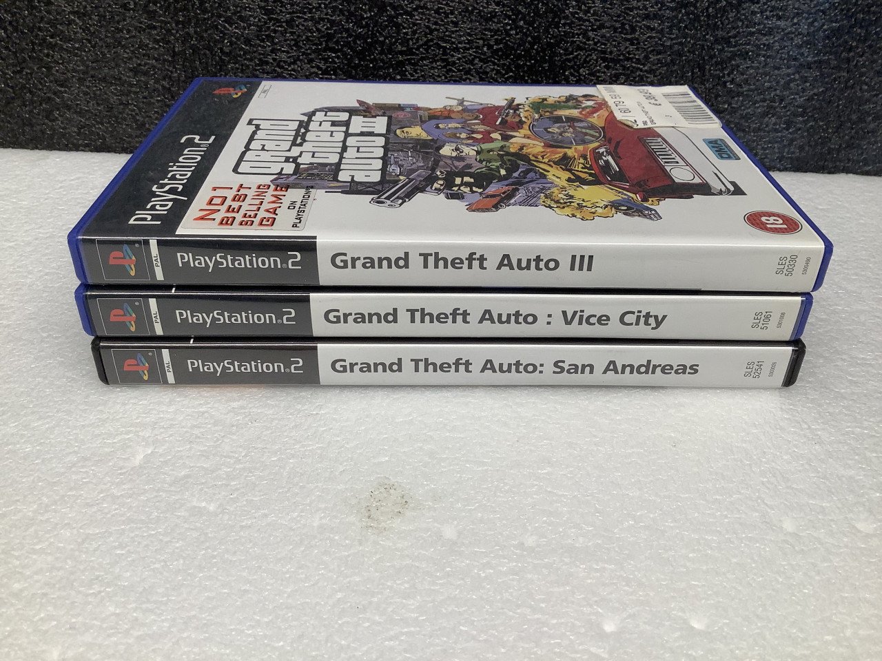 PlayStation 2 met 1 controller en 3 spellen GTA 4 + Pitfall.