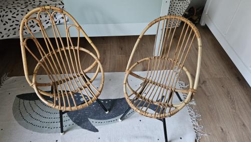 2 vintage rotan kinderstoeltjes