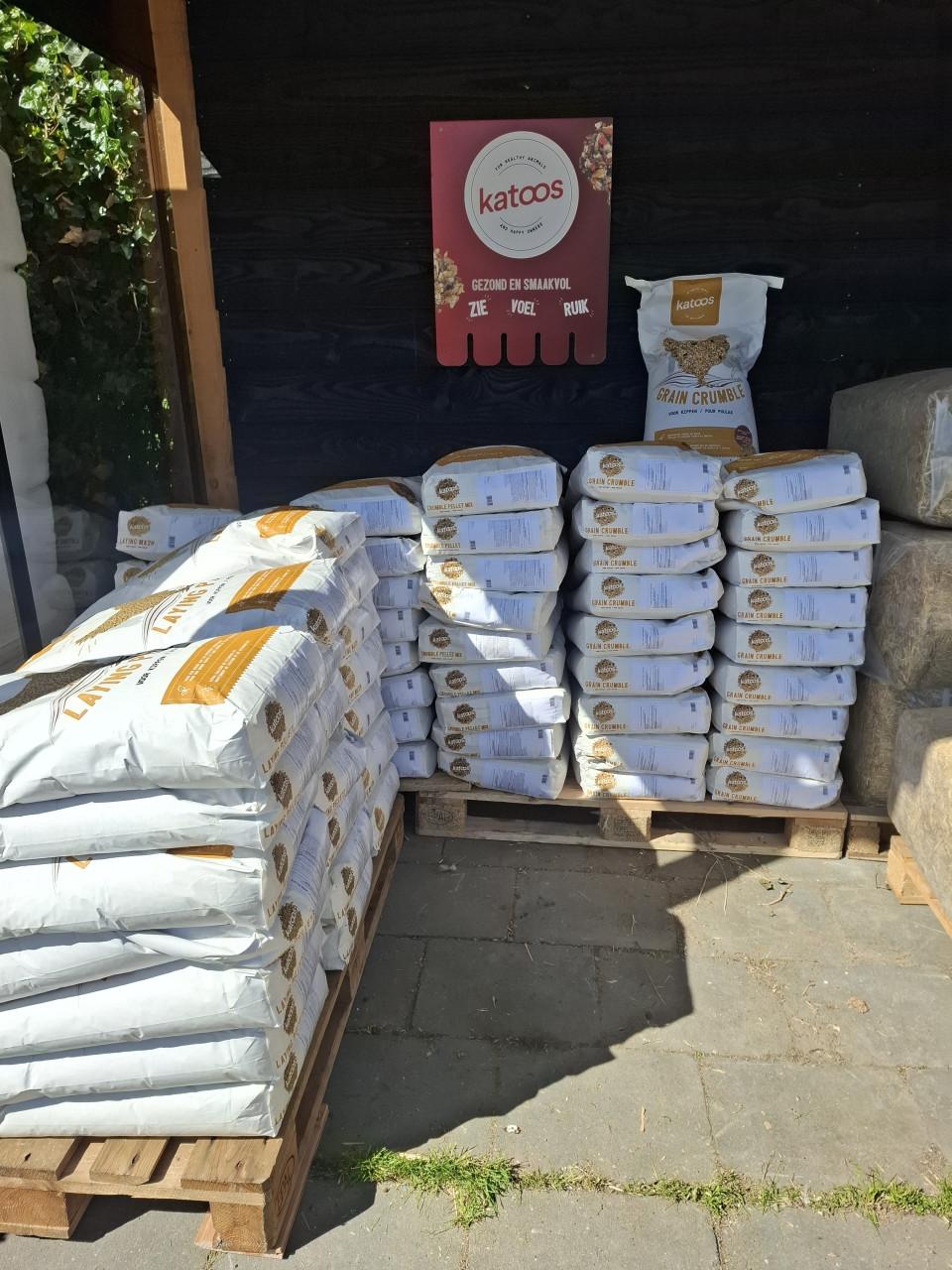 Kippenvoer KATOOS, €10,- per zak
