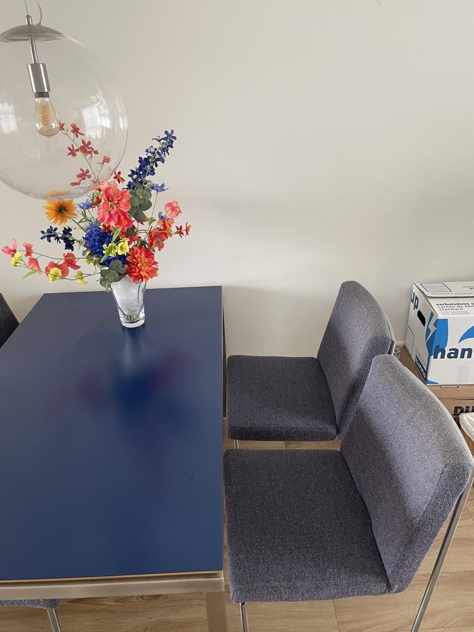 Harvink eetkamerstoelen met originele bekleding en eettafel
