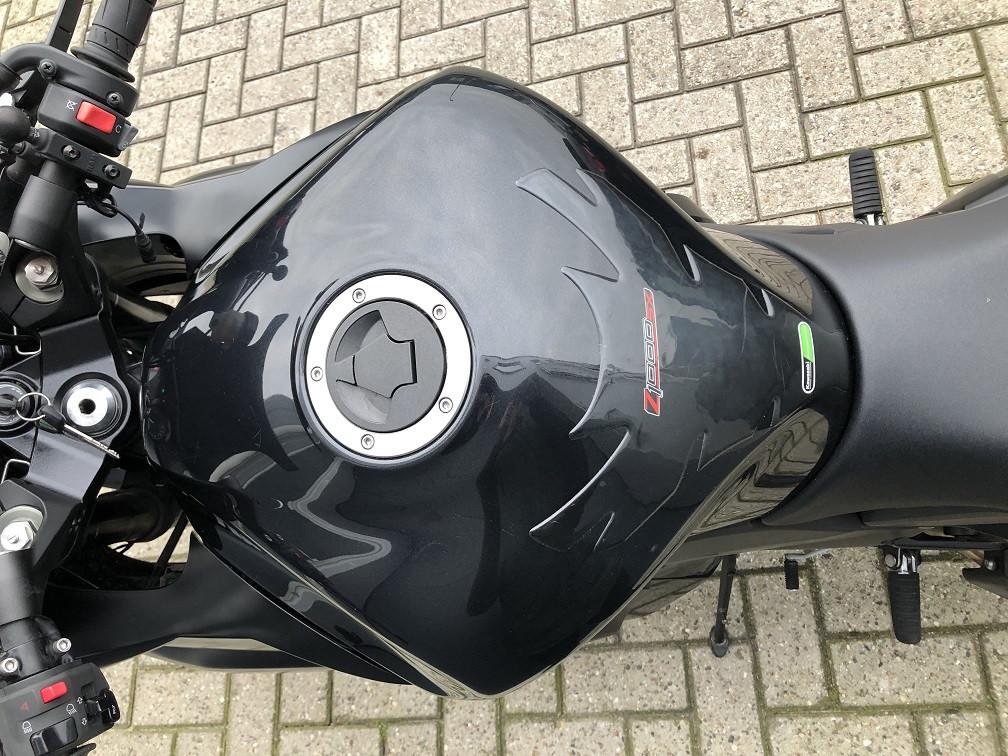 Kawasaki Z1000SX uit 2013 met 37dkm, nette staat, diverse extra's €6295,-