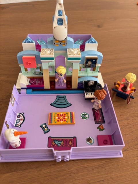 Lego Disney Frozen 43175: Anna's en Elsa’s verhalenboekavonturen
