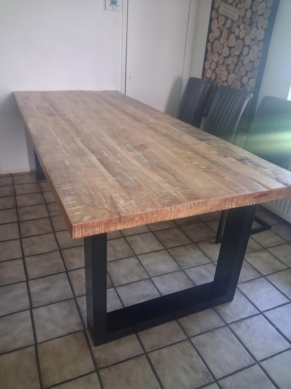 Eetkamertafel