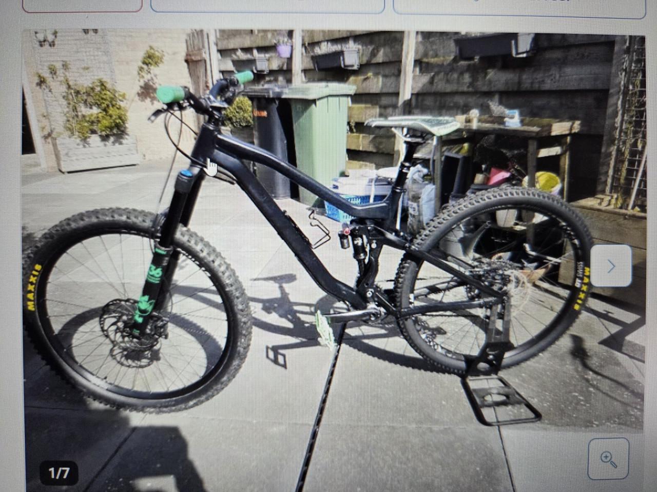 Downhill bike Vitus Sommet 29 full Suspension als nieuw.