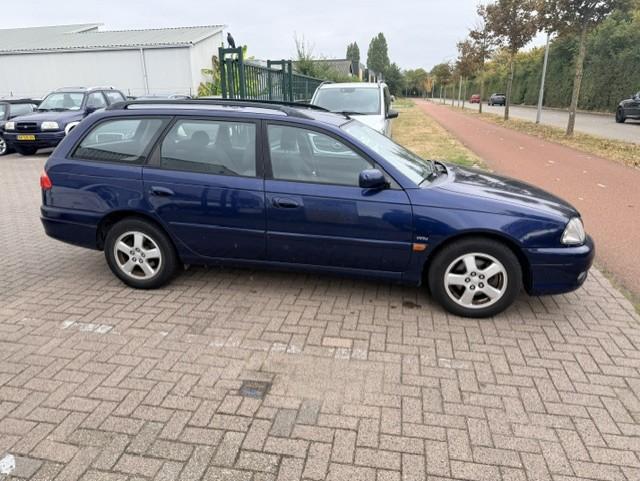 Toyota Avensis wagon 1.8-16v linea luna