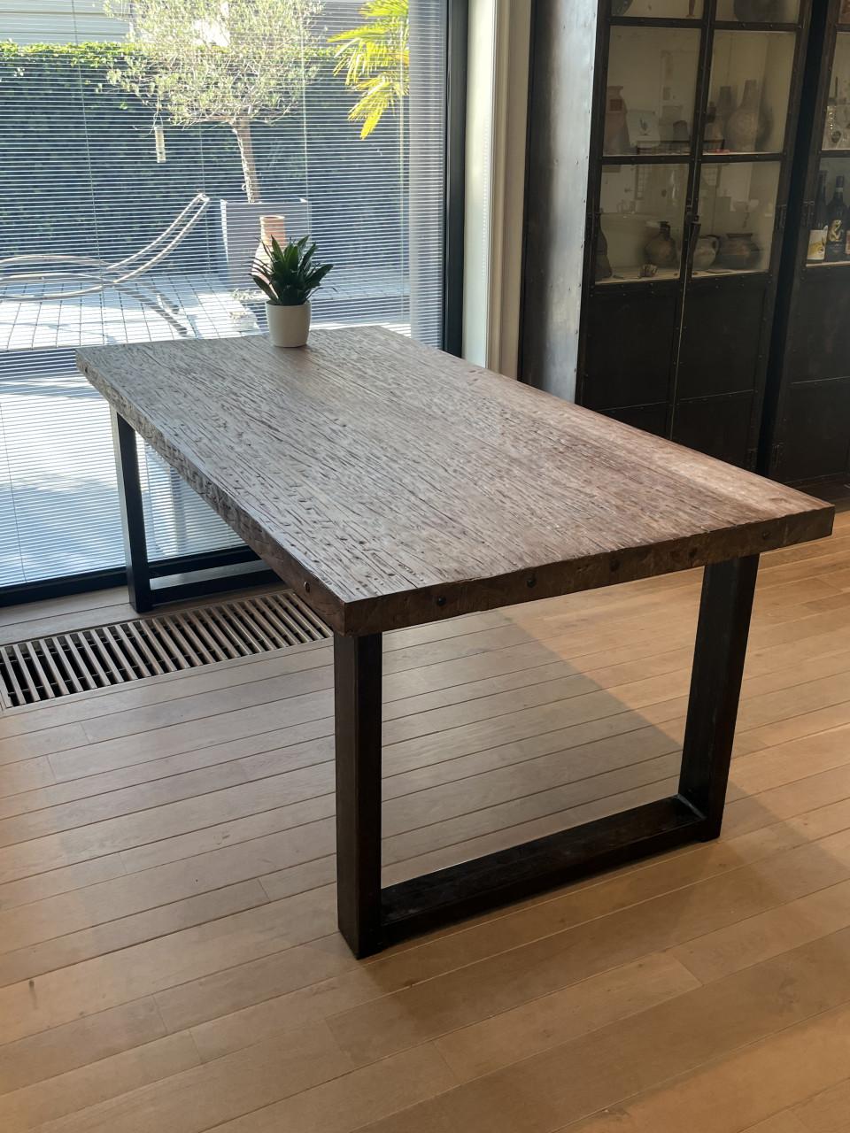 Exclusieve robuuste oud houten eettafel