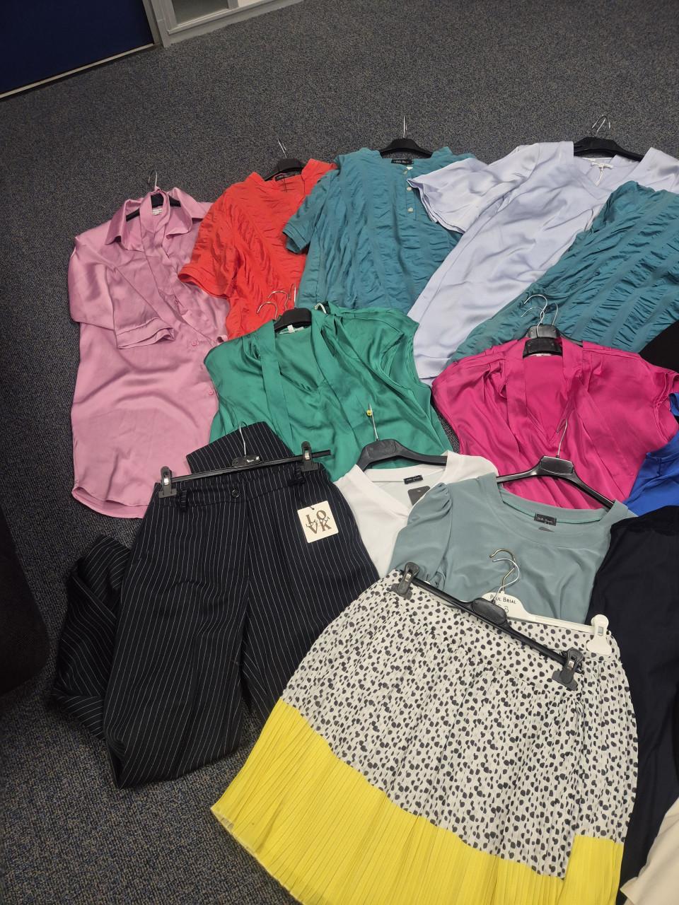 Partij nieuwe kleding 25 stuks