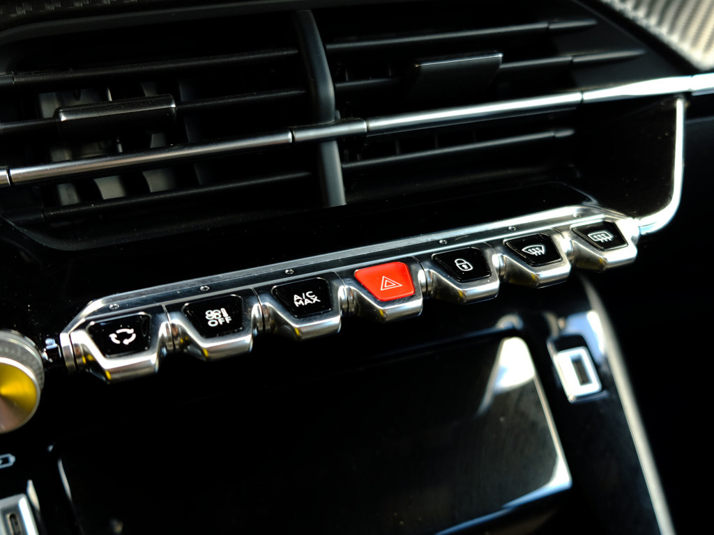 Peugeot 2008 1.2 puretech 100pk allure | navigatie | park sensoren | carpla