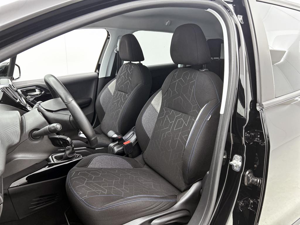 Peugeot 2008 110 pk signature | rijklaar | navigatie | parkeersensoren | lm