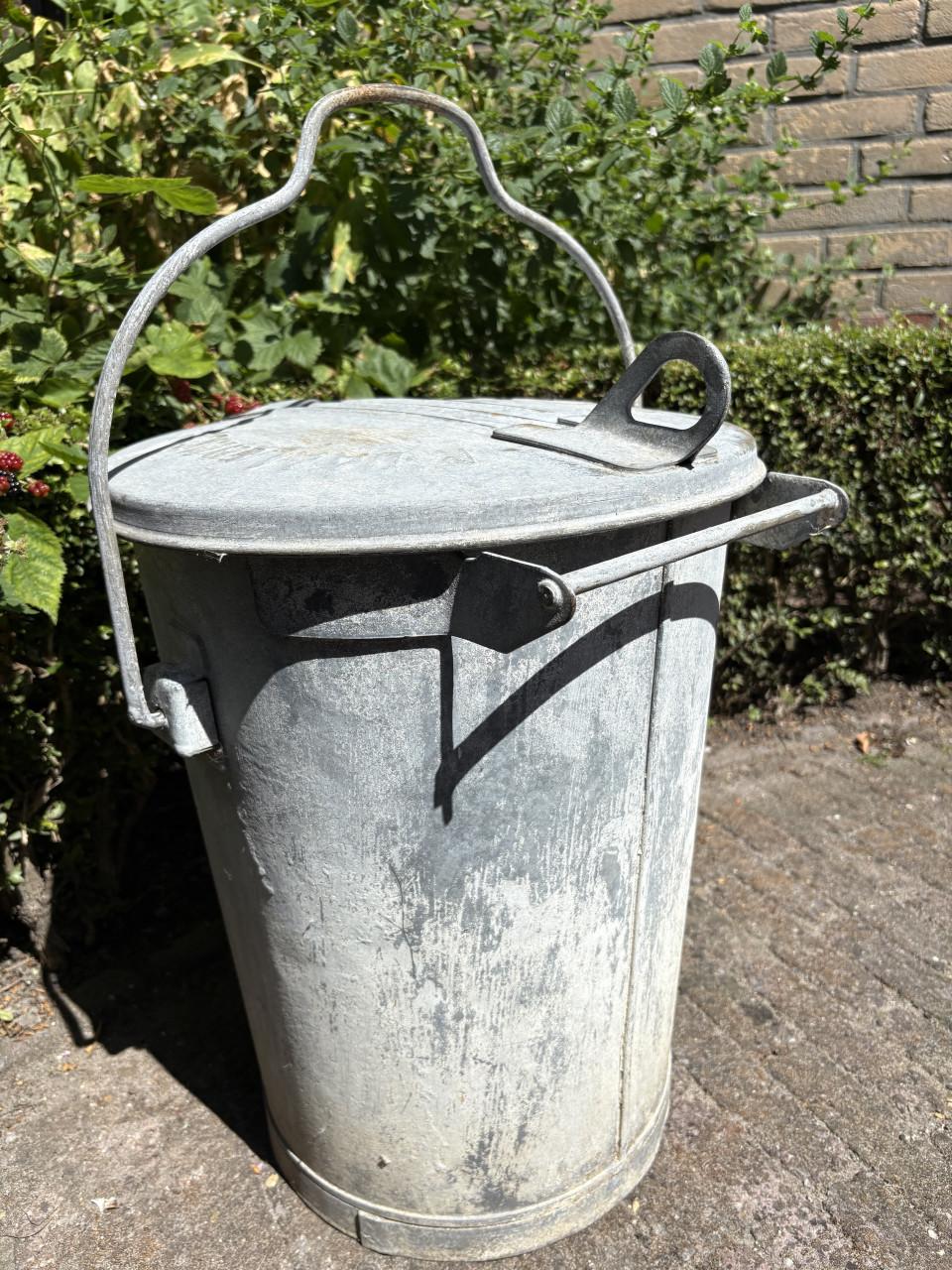 Zinken vuilnisbak