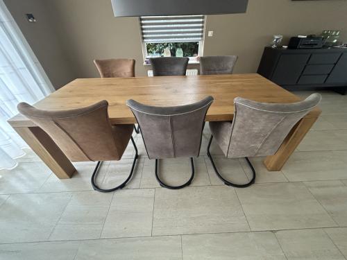 Eetkamertafel