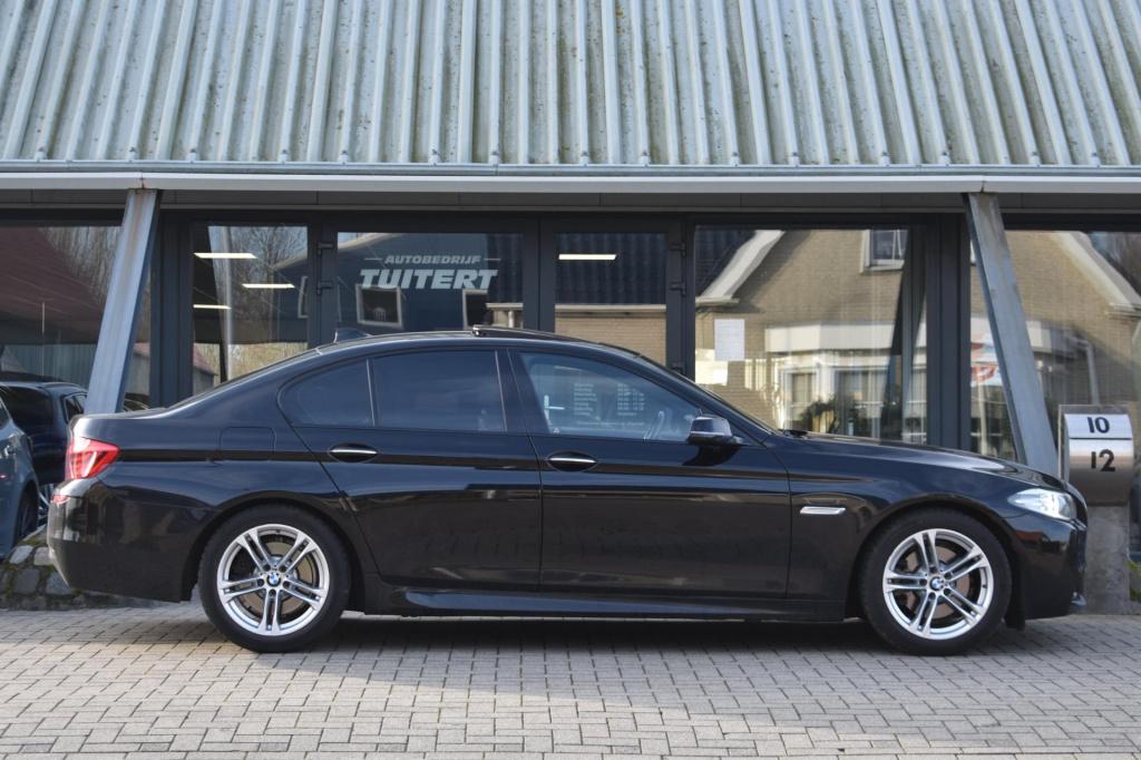 BMW 5 Serie 520i m sport | schuifdak | camera | leder | nap | adapt. cruise