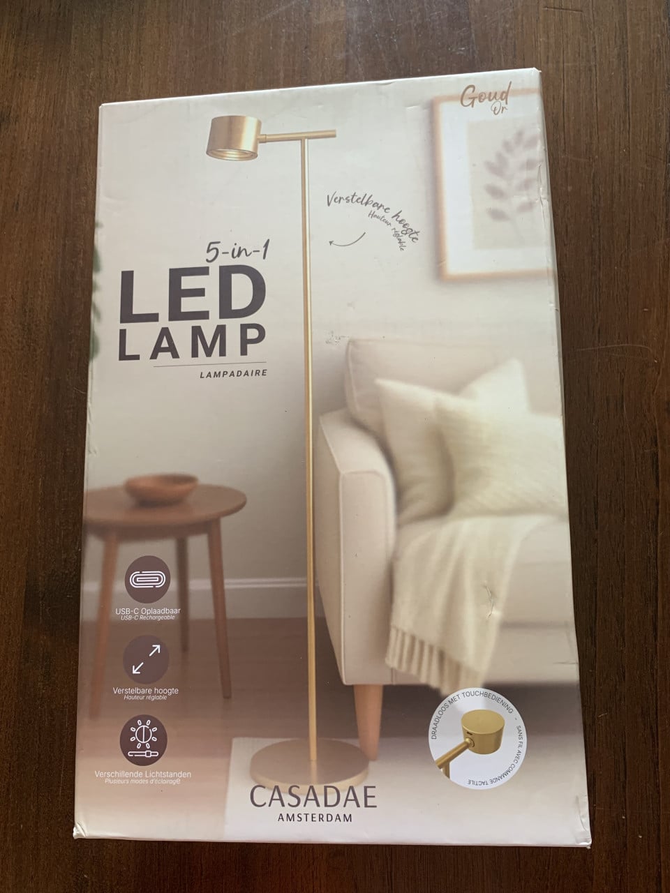 Casadae 5-in-1 LED lamp in goudkleur, nog in de originele verpakking.