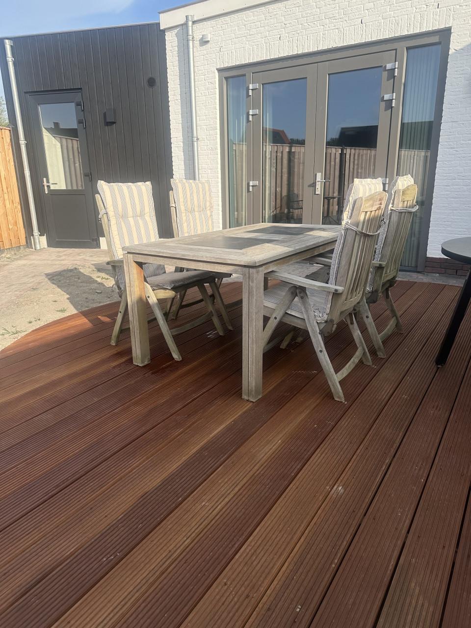 Houten tuinset met 4 stoelen