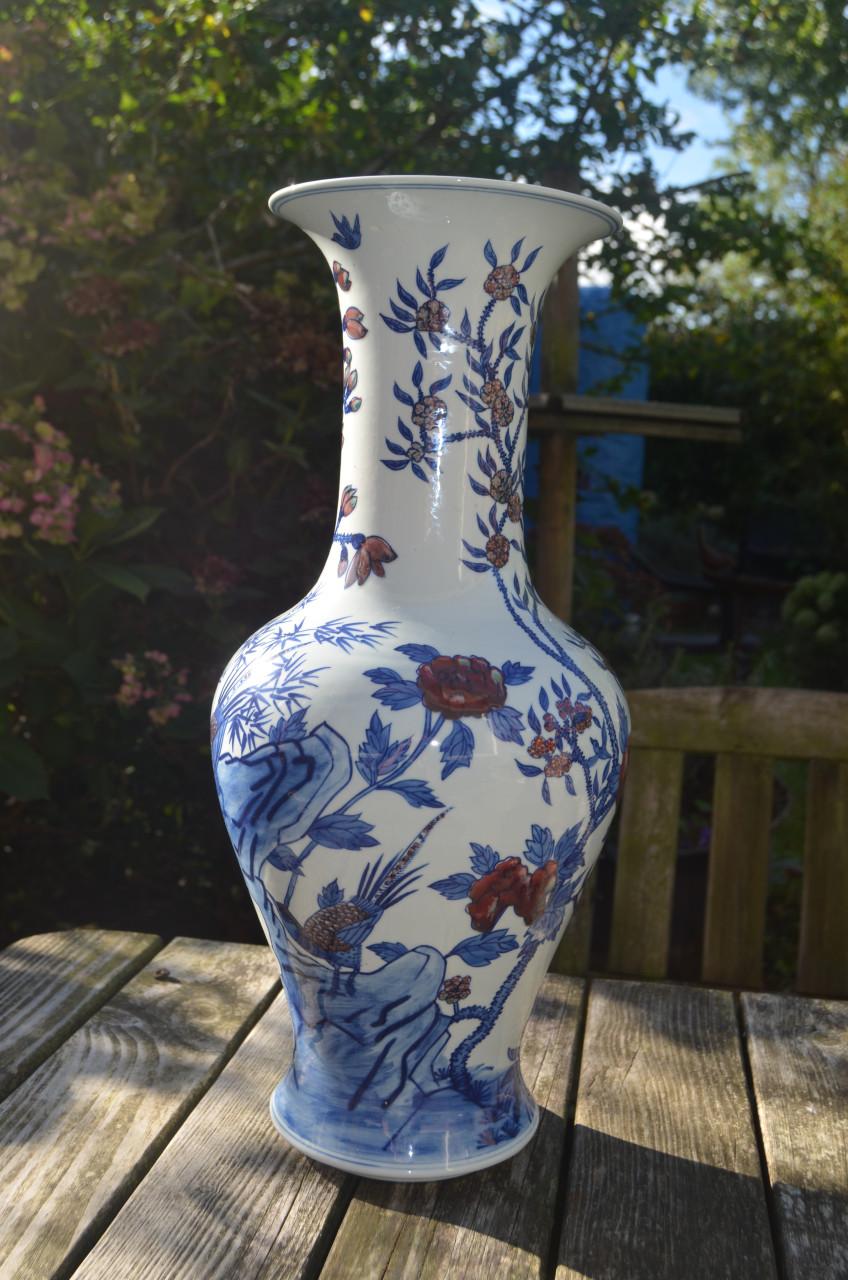 Fraaie Chinese vaas apocrief gemerkt Kangxi 大清康熙年製