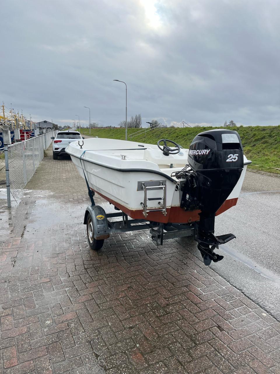 Te koop ryds 435 met mercury 25 pk