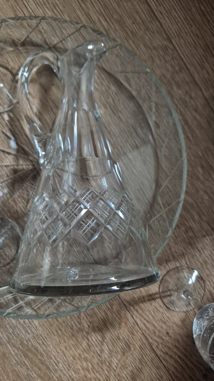 Glazen karaf met 6 glaasjes