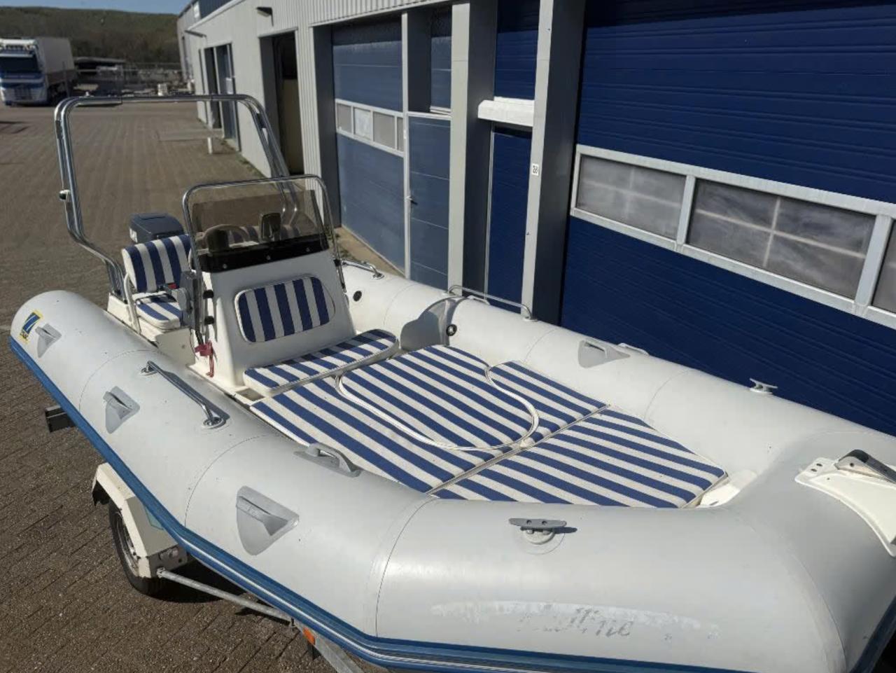 Zodiac Medline 470 met 85pk Yamaha.