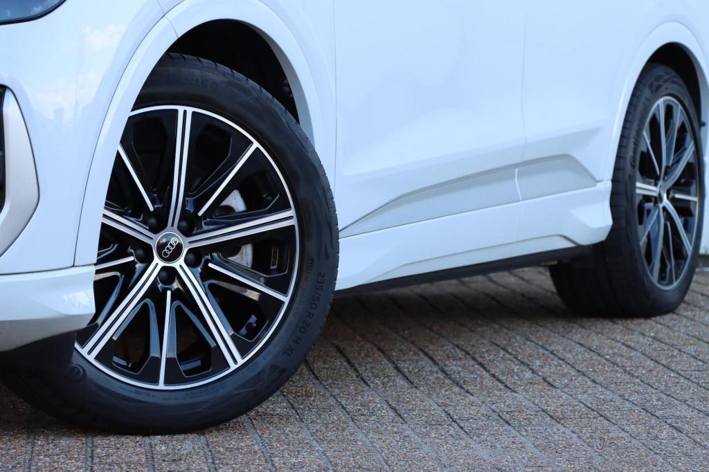 Audi Q4 E-tron 45 s edition 82 kwh 286pk | soh 93,9% |
