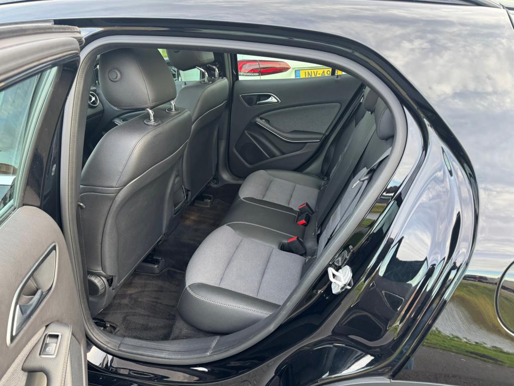 Mercedes-Benz Gla-klasse 180 ambition style automaat , afneembare trekhaak 