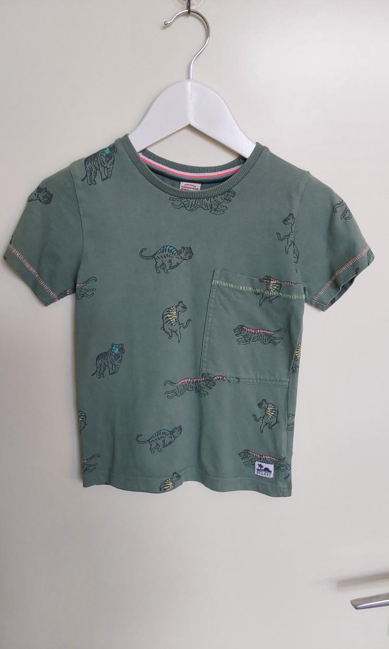 T-shirt van het merk Sturdy in maat 104