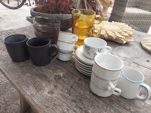 Kop&schotels, mokken, schaaltjes enz GRATIS!!