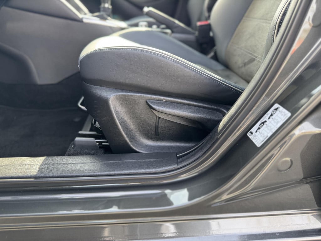 Mazda 2 1.5 skyactiv-g signature | navigatie | 360° camera | head-up displa