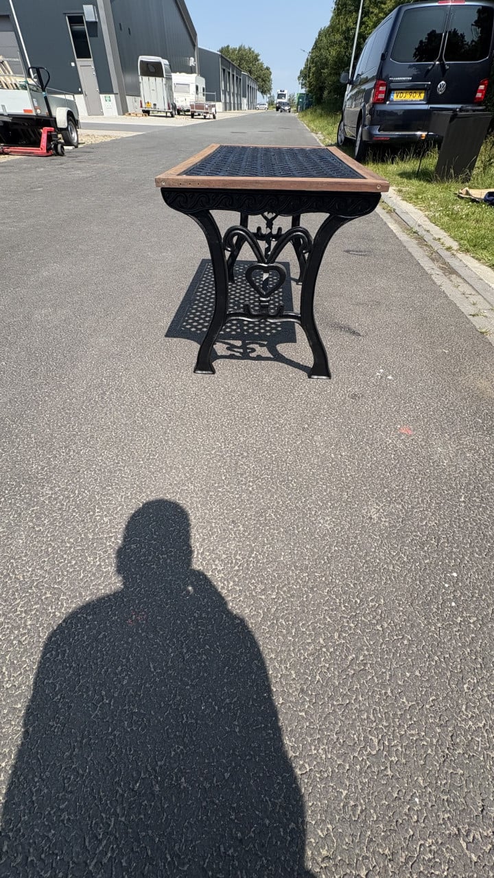 Buitentafel van gietijzer