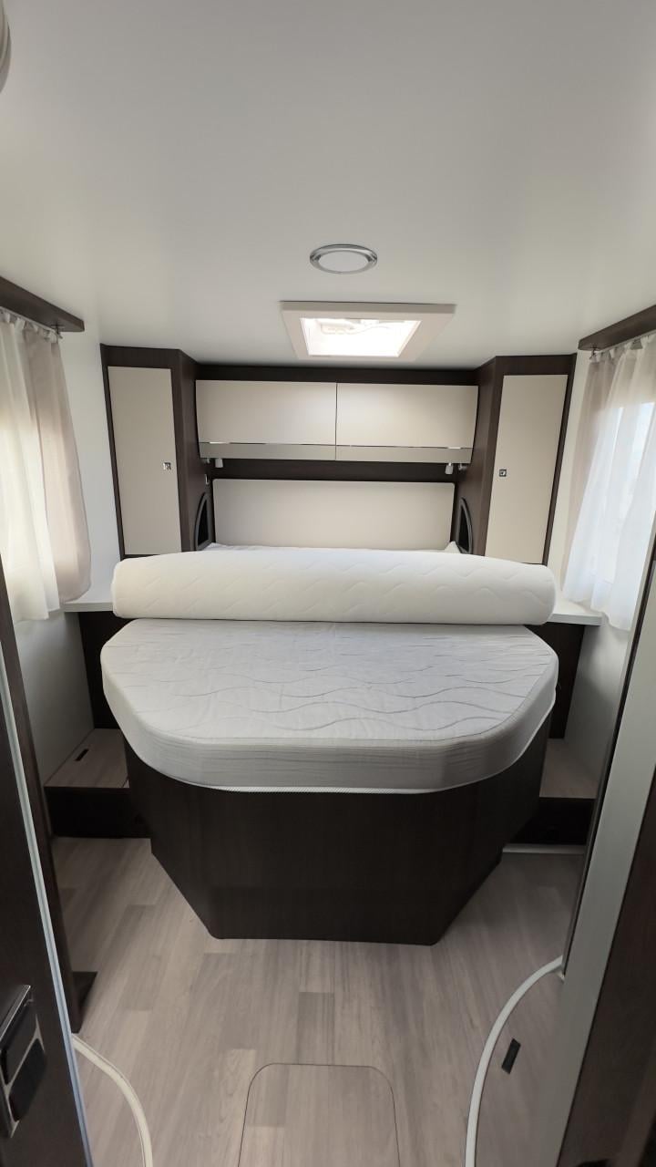 Benimar 496 cocoon met 170pk, automaat, queens bed en 2 pers. hefbed,