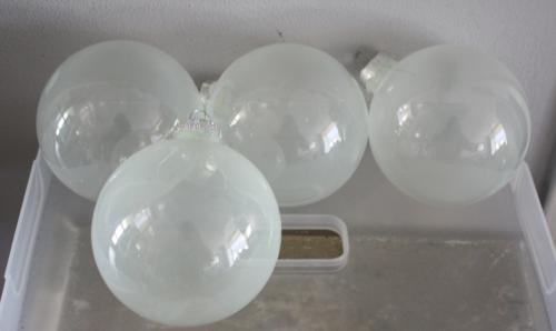 Set van 4 glazen kerstballen transparant