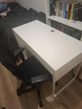 Bureau met bureaustoel