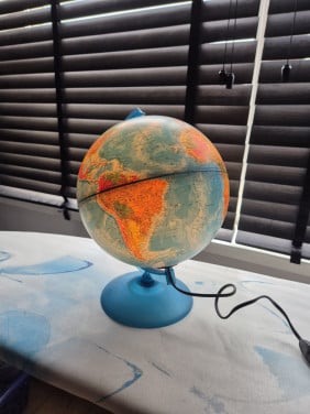 Globe v met verlichting