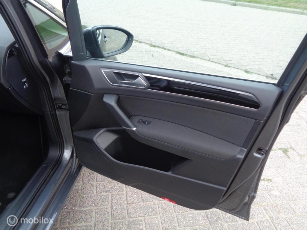 Volkswagen Touran 1.5 tsi comfortline business 7p/airco/pano/stoelverw/came