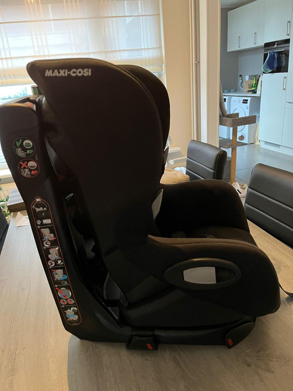 MaxiCosi Axiss autheblack