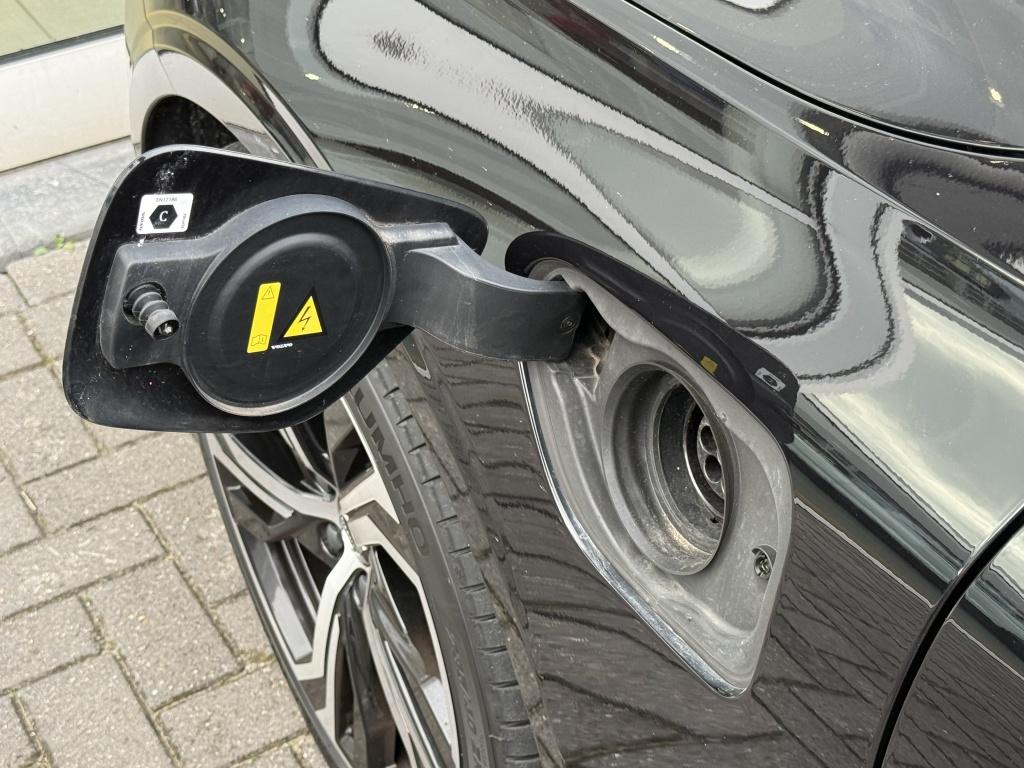 Volvo V60 t6 398pk recharge dark| panodak| adap.cruise| 360camera| trekhaa