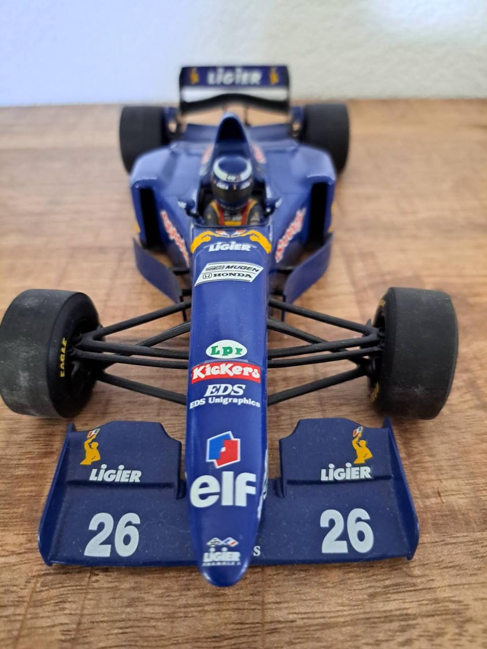 1:18 schaalmodel van de Minichamps Ligier Honda JS41, bestuurd door Martin