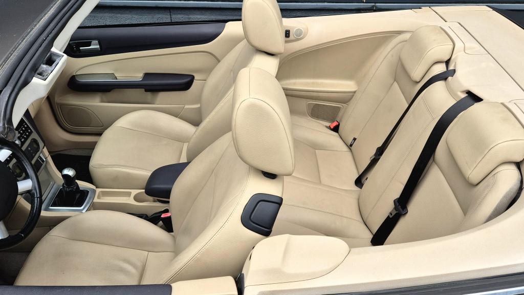 Ford Focus coupé-cabriolet | airco | sto 2.0-16v titanium