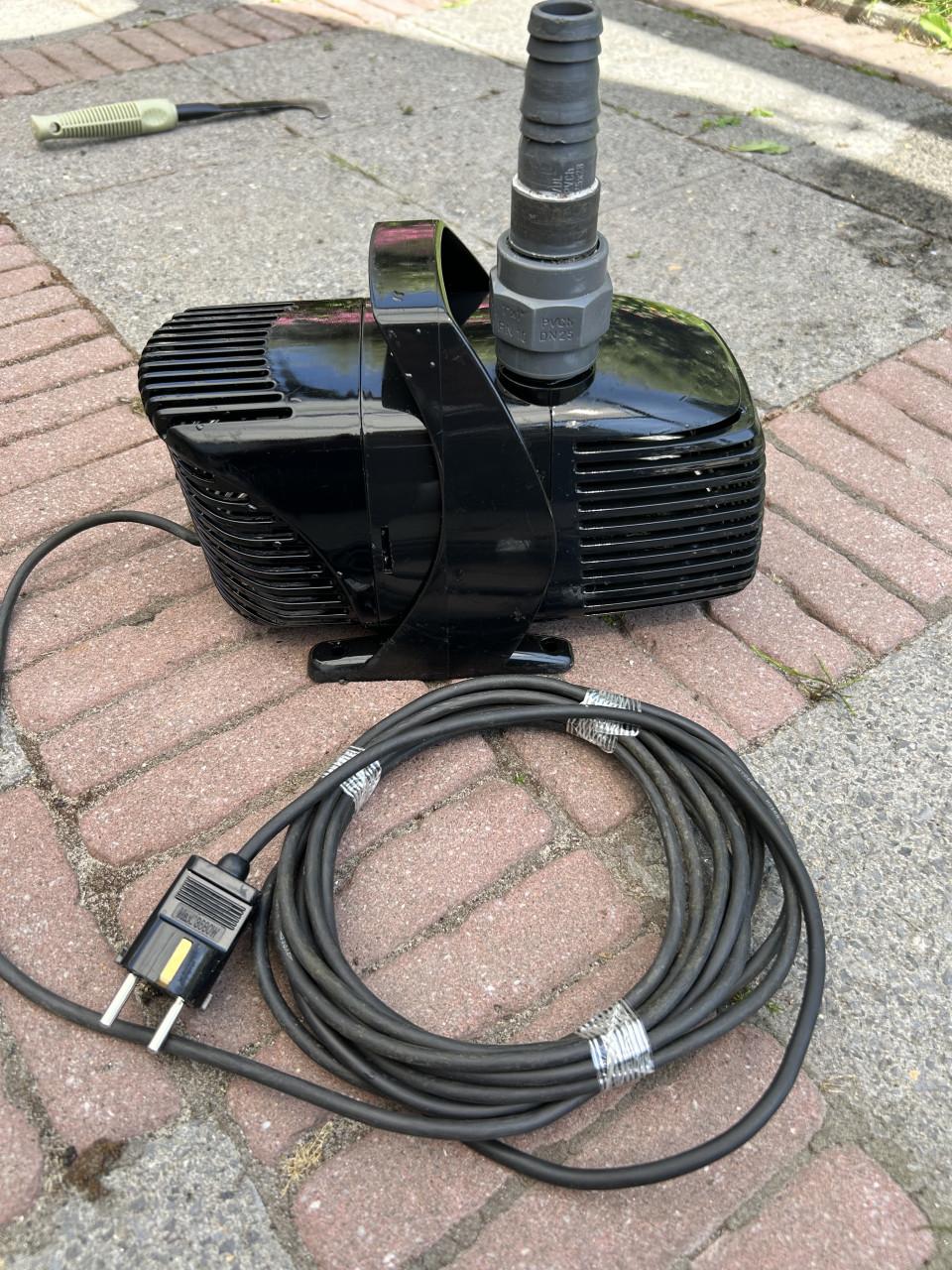 Te koop Messner mpf 10000 sterke en zuinige Vijverpomp snoer 5.60 cm lang.