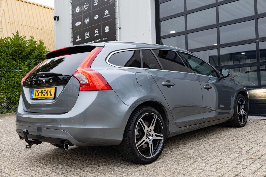 Volvo V60 2.0 t4 190pk summum ✅1jaarbovag✅nav✅leer✅schuifdak✅trekhaak